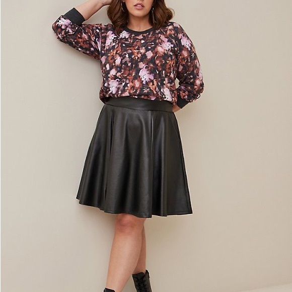 Torrid Black Coated Studio Luxe Ponte Mini Skater Skirt - Picture 4 of 8